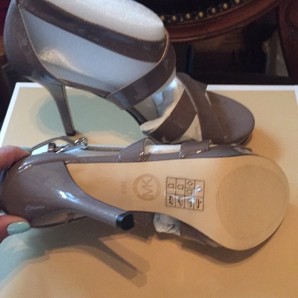 Brand nee in box Evie Platform patent size 6 1/2. - Picture 2 of 2